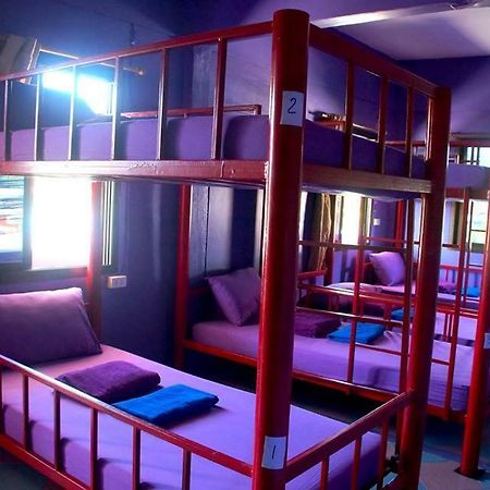 Above & Beyond Hostel Baan Tai Buitenkant foto