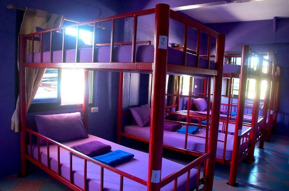 Above & Beyond Hostel Baan Tai Buitenkant foto