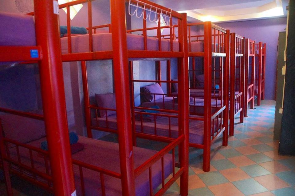 Above & Beyond Hostel Baan Tai Buitenkant foto