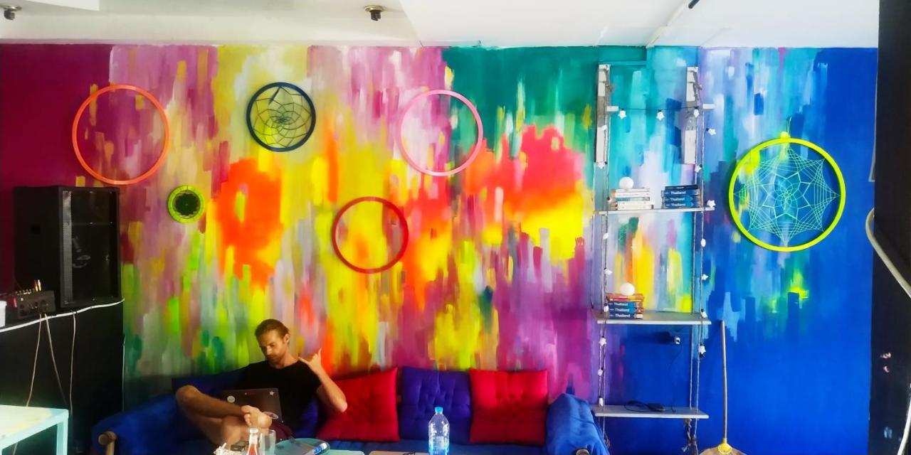 Above & Beyond Hostel Baan Tai Buitenkant foto